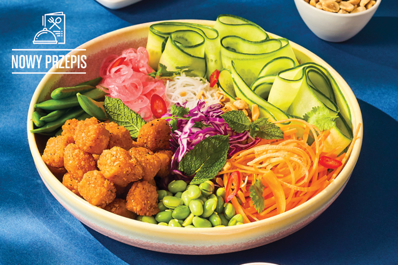 TOFU W GLAZURZE Z MAKARONEM RYŻOWYM I CHRUPIĄCYMI WARZYWAMI