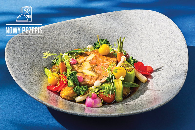 KARKÓWKA Z JABŁKIEM I CEBULĄ Z KOLOROWYMI WARZYWAMI