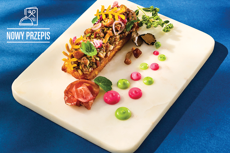 TATAR WOŁOWY NA CHRUPIĄCYM PLACKU ZIEMNIACZANYM