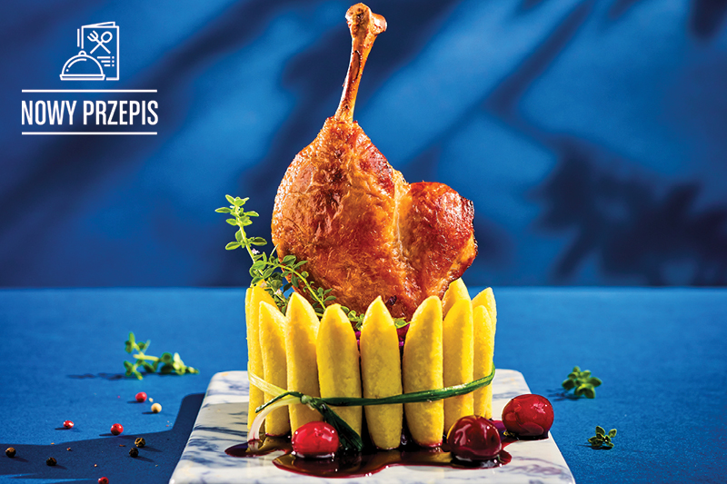 PIECZONA KACZKA Z ŻURAWINĄ, KOPYTKAMI I CZERWONĄ KAPUSTĄ