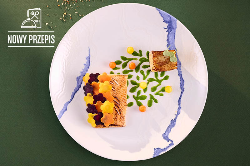 PSTRĄG ALPEJSKI Z ŁUSKAMI Z MARCHWI, PODAWANY Z POMMES ANNA I EMULSJĄ SZPINAKOWĄ