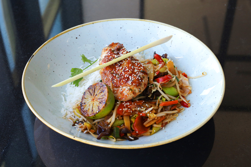 ORIENTALNY FILET Z KURCZAKA Z WARZYWAMI I BASMATI