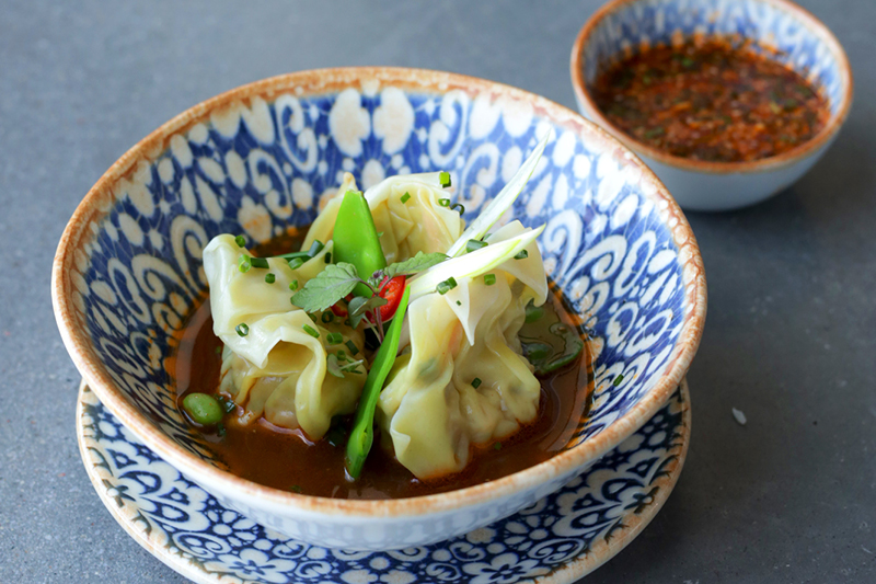 PIEROŻKI WONTON Z WIEPRZOWINĄ I KREWETKAMI