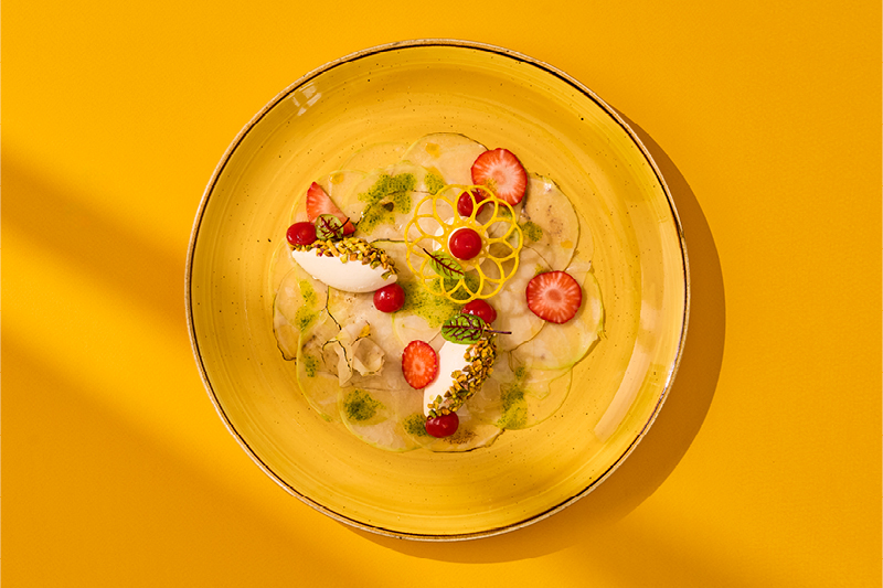 CARPACCIO Z KALAREPY Z PANNA COTTĄ Z KOZIEGO SERA I ŻELEM TRUSKAWKOWYM
