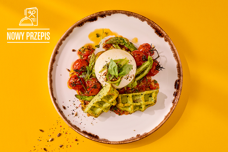 BURRATA Z SALSĄ Z GRILLOWANEJ PAPRYKI, SZPARAGAMI, POMIDORAMI CONFIT I ZIELONYM GOFREM