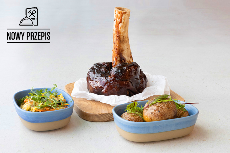 DUROC BACON STEAK, HAMMER, KAPUSTA Z BOCZKIEM I ZIEMNIAKI HASSELBACK 