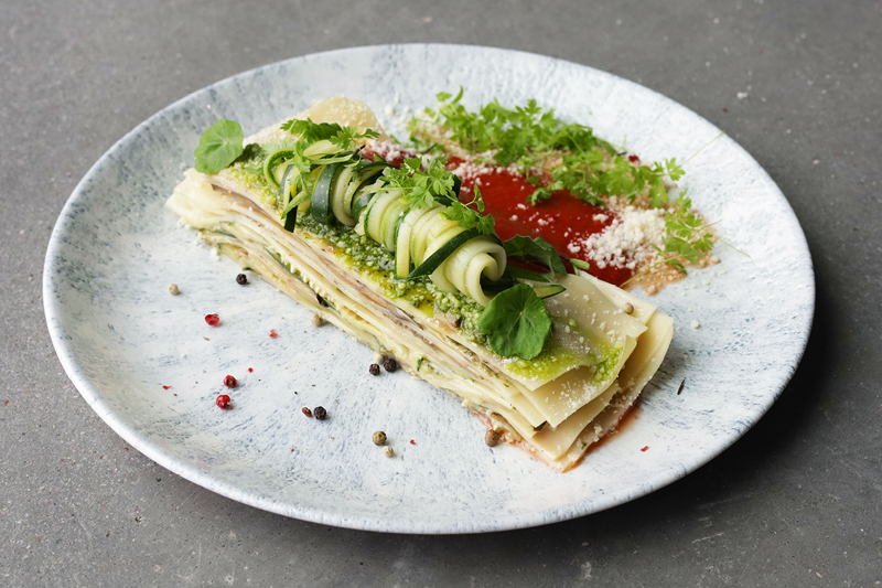 WEGAŃSKA LASAGNE Z GRILLOWANYMI WARZYWAMI
